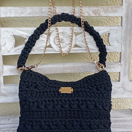 Sling Bag mit kurzem Schulterriemen 