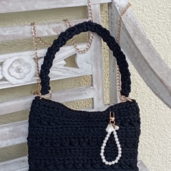 Sling Bag mit kurzem Schulterriemen 
