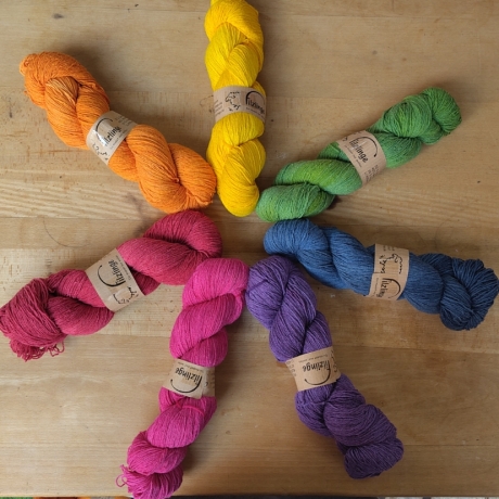 Handgefärbtes Strickgarn mit Bouretteseide 