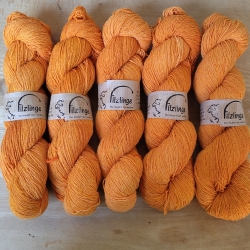 Handgefärbtes Strickgarn mit Bouretteseide 