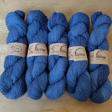 Handgefärbtes Strickgarn mit Bouretteseide 