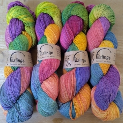 Handgefärbtes Strickgarn mit Bouretteseide 