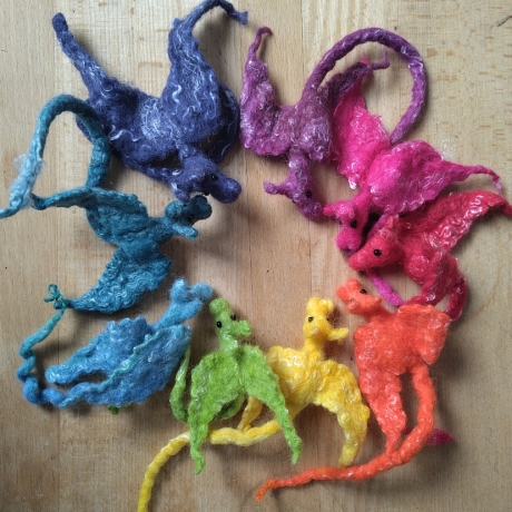 Kleiner Drache fürs Haar oder an die Brust 