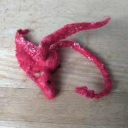 Kleiner Drache fürs Haar oder an die Brust 