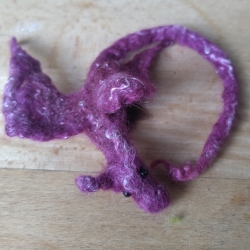 Kleiner Drache fürs Haar oder an die Brust 