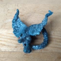 Kleiner Drache fürs Haar oder an die Brust 