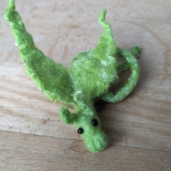 Kleiner Drache fürs Haar oder an die Brust 