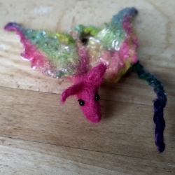Kleiner Drache fürs Haar oder an die Brust 