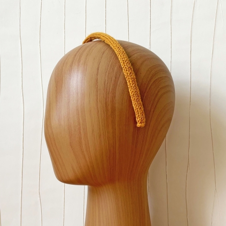 Schmaler Haarreifen Senf Goldgelb Bezug handgestrickt