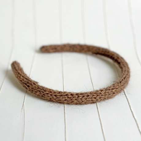 Schmale Haarreifen mit handgestricktem Bezug anniestrickt