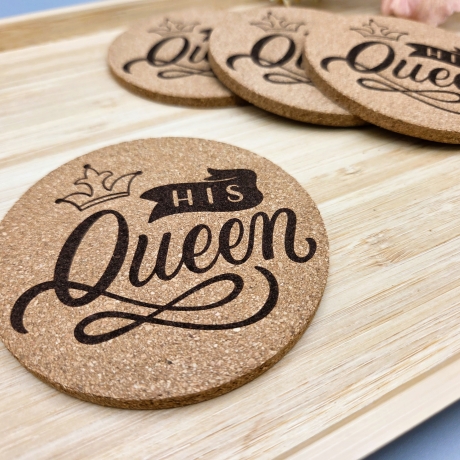 gravierter Korkuntersetzer His Queen