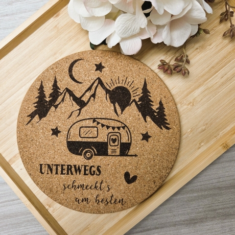 gravierter Topfuntersetzer Camping Wohnwagen aus Kork