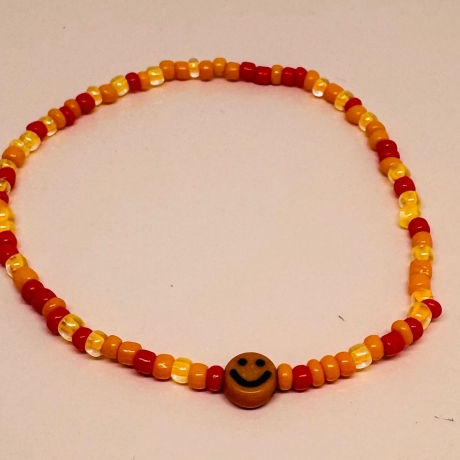 Kawaii Smiley Armband – Handgemachtes Y2K Perlenarmband