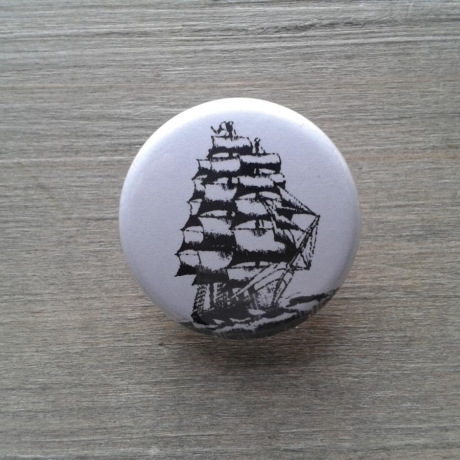 Piratenschiff groß Button  Pin Anstecker schwarz weiß
