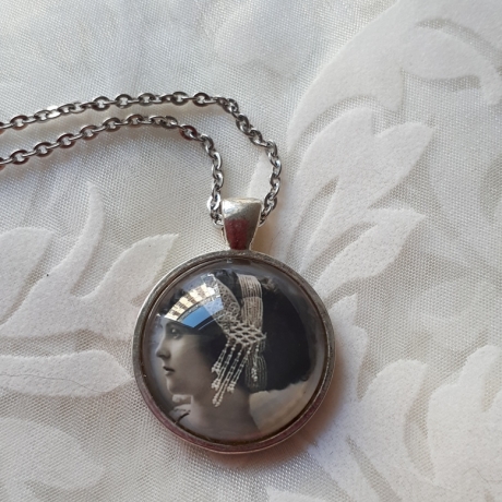 Kette Cabochon Anhänger Frau Belle Vintage Stil