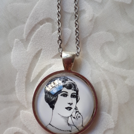 Cabochon Anhänger Porträt Frau Madame Vintage Stil