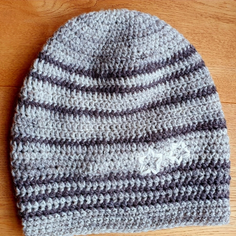 gehäkeltes Beanie aus Trachtenwolle