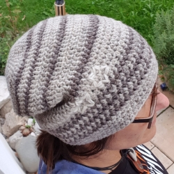 gehäkeltes Beanie aus Trachtenwolle
