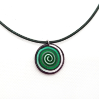 Kette, Anhänger Polymer Clay (Fimo) „grüne Spirale“,Leder