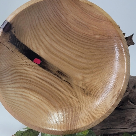 Handgearbeitete Schale aus Eschenholz mit Epoxid
