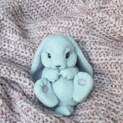 Seife Hase auf Rücken