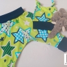 Geschenk zur Geburt Babyset grün blau Sterne Hose & Mütze 62/68