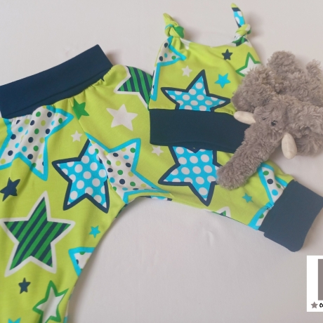 Geschenk zur Geburt Babyset grün blau Sterne Hose & Mütze 62/68