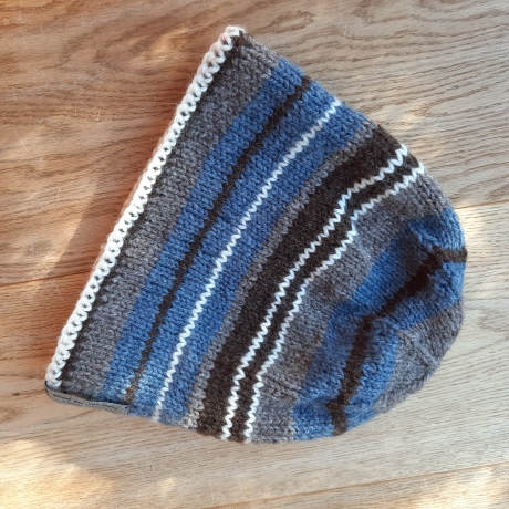 gestricktes Beanie aus Trachtenwolle