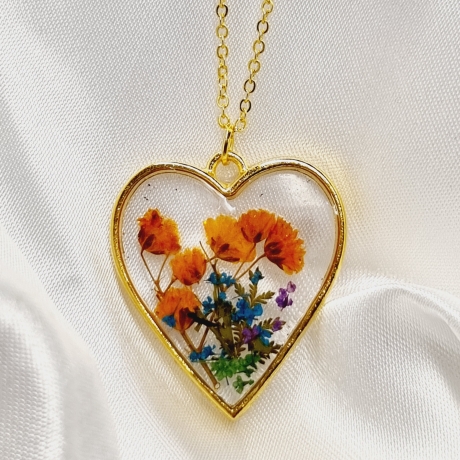 Halskette Herz mit echten Blumen,