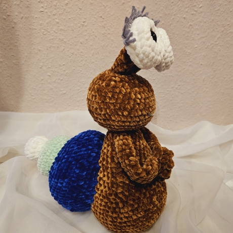 Schnecke mit Armen, ca. 32 cm hoch und 25 cm lang,  Amigurumi