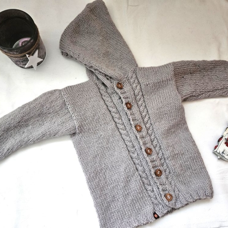 Strickjacke Kinder in Beige und der Größe 92/98