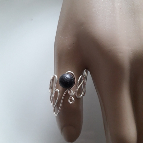 Versilberter Ring im Pearls&Loops-Design, Lavaperle, Avantgarde