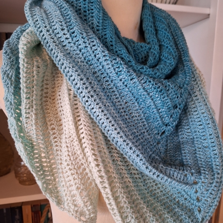 Dreieckstuch Stola Poncho Farbverlauf weiß tükis 