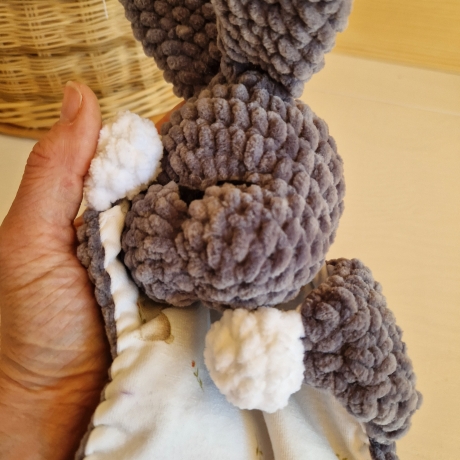 Hässchen aus Kuschelwolle gehäkelt Handarbeit Kuscheltuch