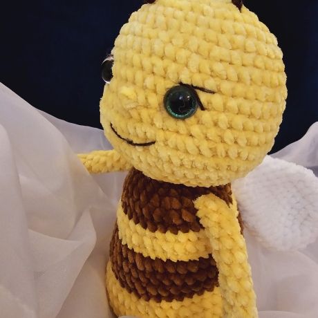 Bienchen,  Unikat,  Amigurumi ca. 25 cm, gehäkelt,  Biene