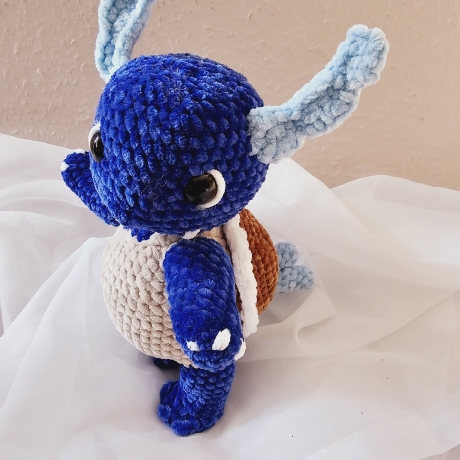 Schillok, Pokemon,  Unikat,  Amigurumi  ca. 24 cm gehäkelt 