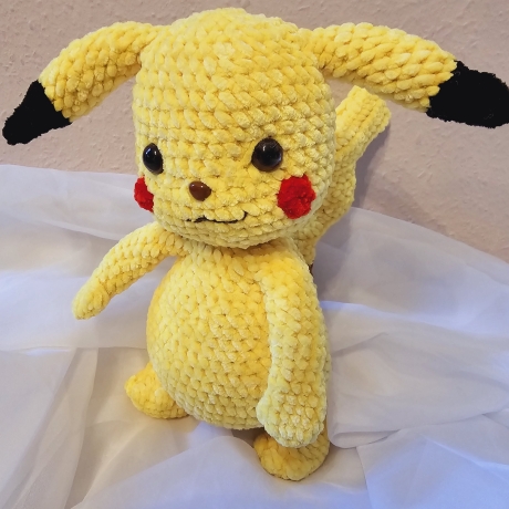 Pikachu,  Pokemon,  Amigurumi,  gehäkelt,  ca. 30 cm