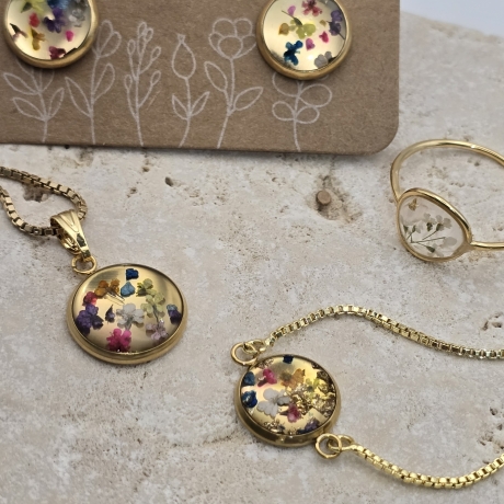 Blütenschmuckset mit echten Blüten aus Epoxidharz
