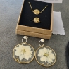 Blütenschmuckset mit echten Blüten aus Epoxidharz