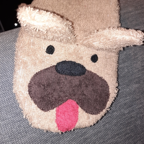 brauner Hunde Waschlappen mit Schlapperzunge (Waschhandschuh)