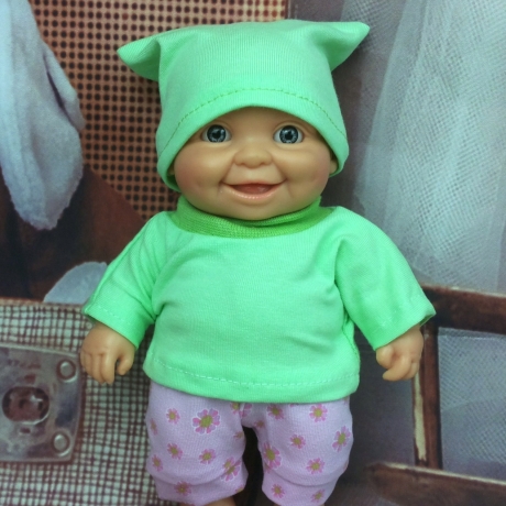 Shirt Hose und Mütze Kleidung passend für Mini Puppen 21 cm Neu