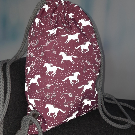 Turnbeutel aus Softshell mit reflektierenden Pferden