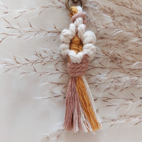 Anhänger Schlüsselanhänger Keychain Daisy Blume Makramee