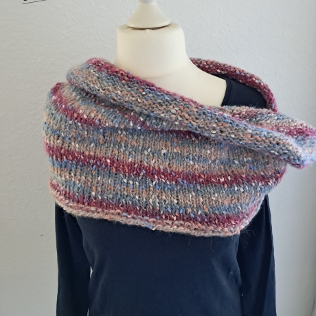 Rundschal / Kragenschal - handgestrickt - Pastellfarben - dots 