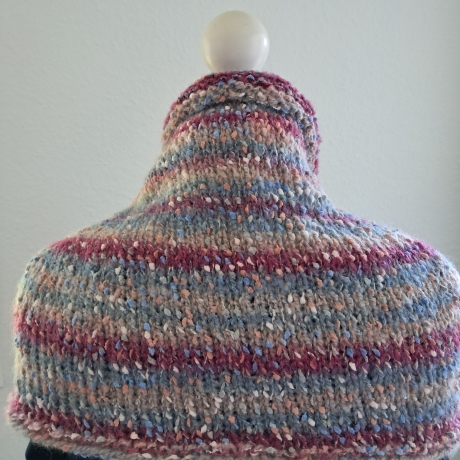 Rundschal / Kragenschal - handgestrickt - Pastellfarben - dots 