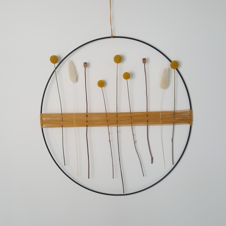 Metallring mit Trockenblumen / Trockenblumenkranz