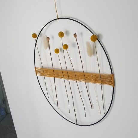 Metallring mit Trockenblumen / Trockenblumenkranz