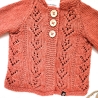 Strickjacke Baby Tomatenrot und der Größe 68/74