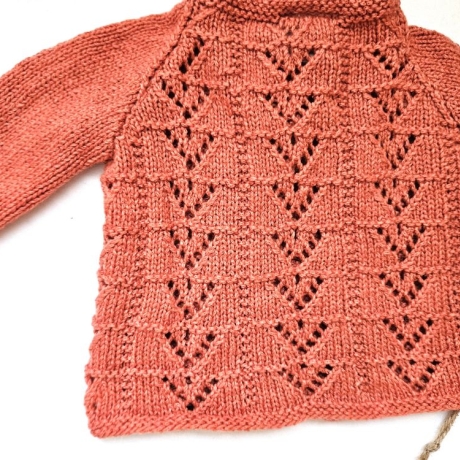 Strickjacke Baby Tomatenrot und der Größe 68/74