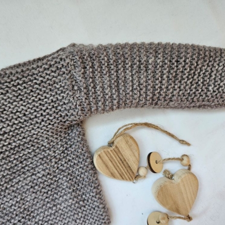 Bio Strickjacke Baby in Braun und der Größe 62/68